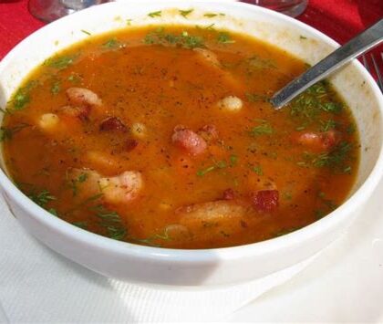 ciorba de fasole cu afumatura