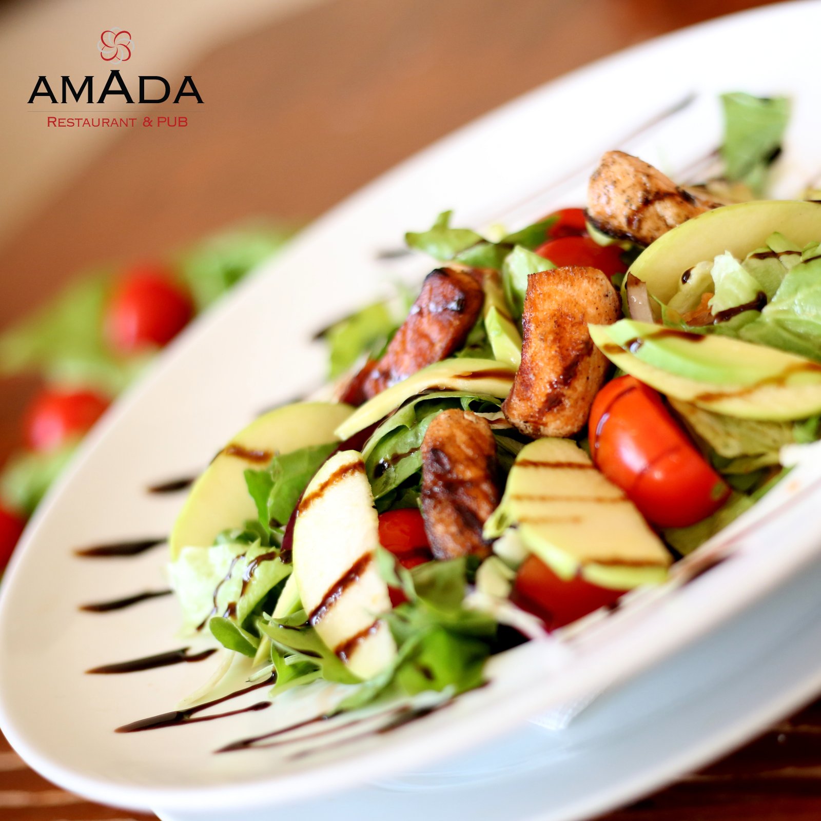 Restaurant&Pub Amada Câmpulung Salată cu Somon și Avogado